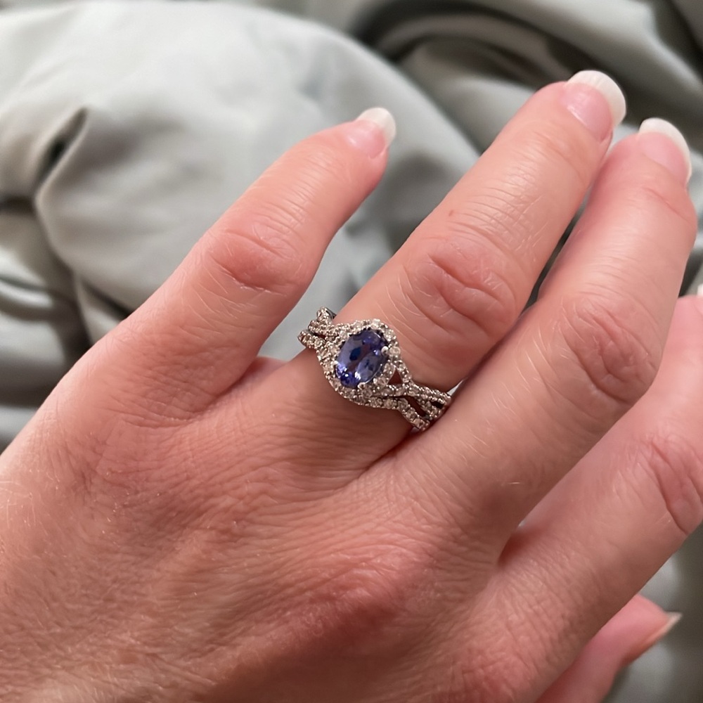 Size 7 10k gold tanzanite ring set! New never worn! - Picture 3 of 5